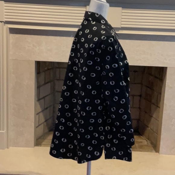 Chico's Black and White Circular Print Blouse. 100% Cotton. - Picture 5 of 8
